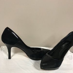 White House Black Market Black & Navy Heels